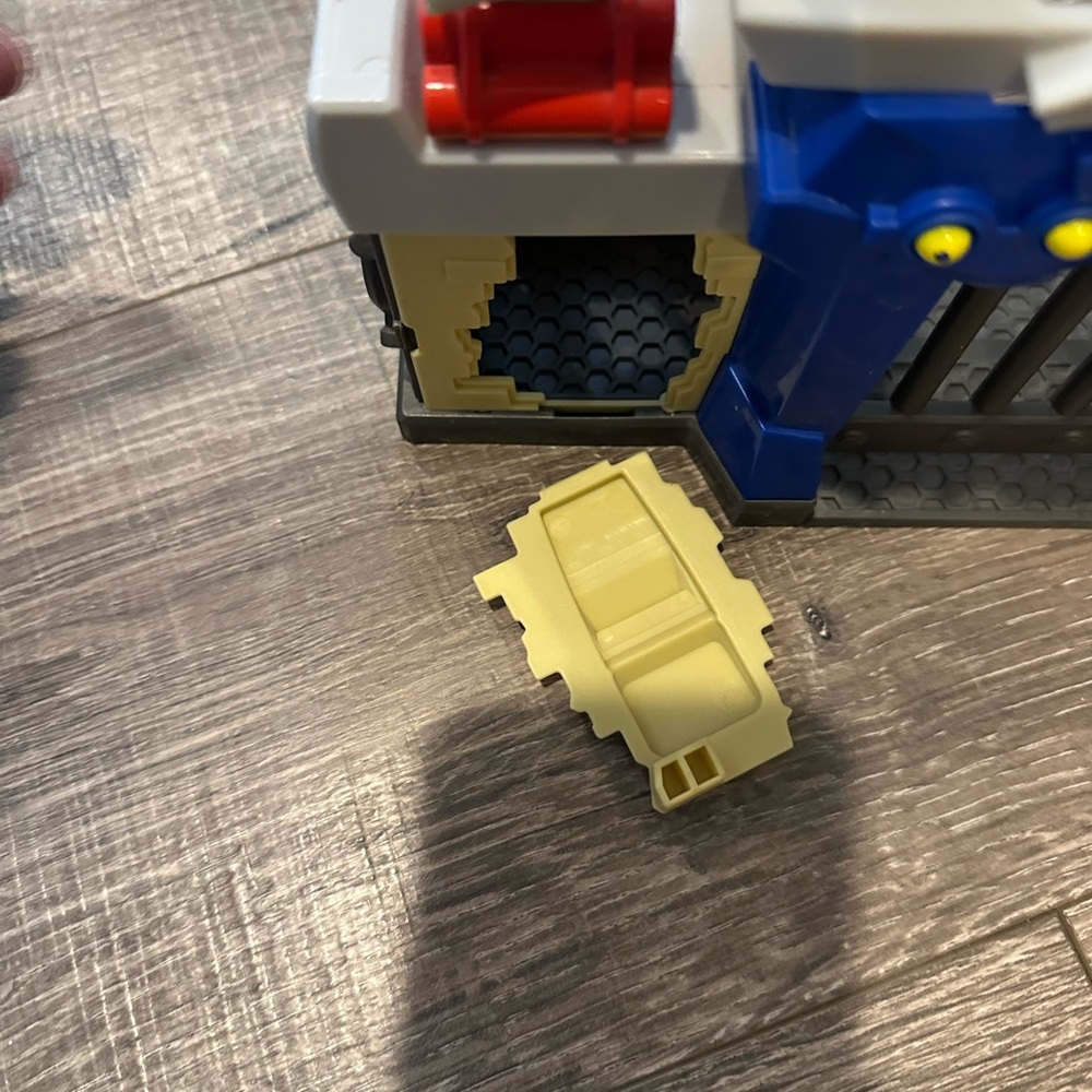 Transformers Rescue Bot Bank Heist - Picture 6 of 12